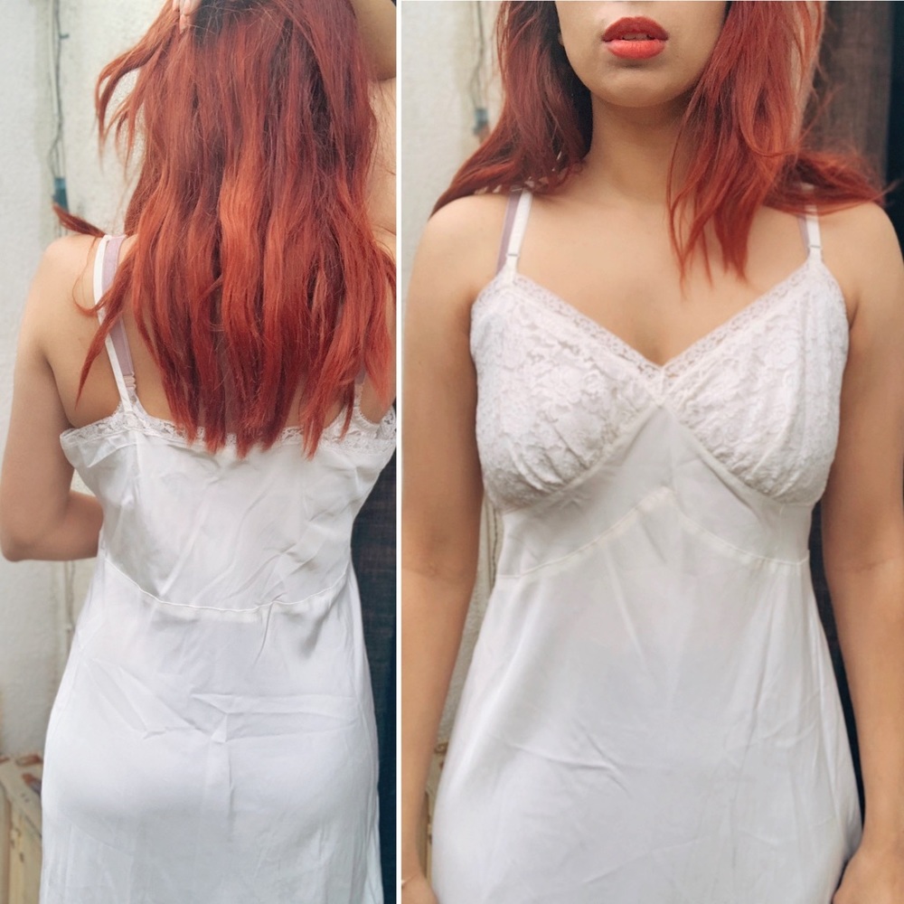 SOLD💌 1970s white Silk nightgown Lacey lingerie